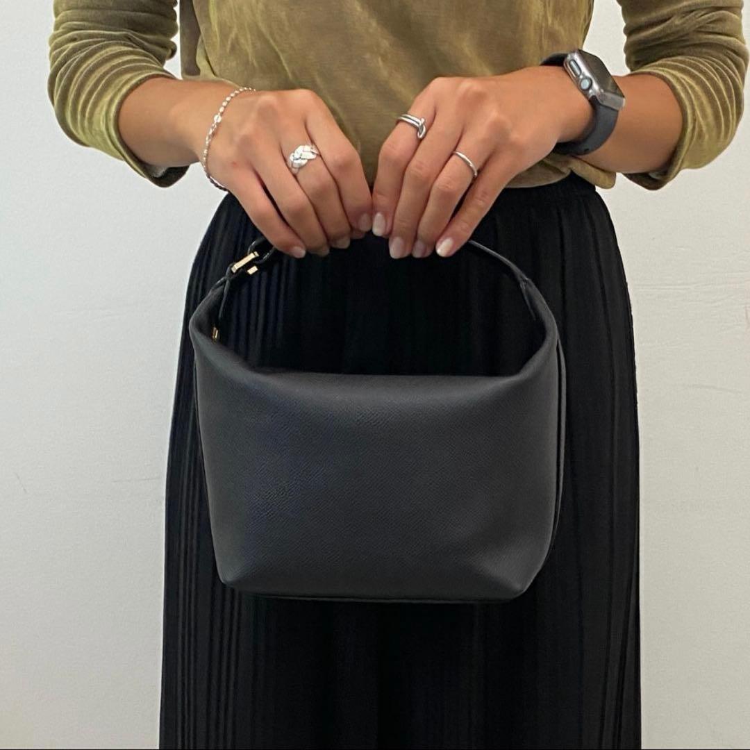 ヴァレクストラ　モチバッグvalextra ショルダーバッグ