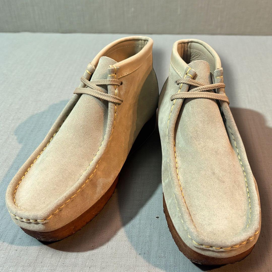 【定番カジュアル】クラークスオリジナルス　ワラビーブーツ　サンドスエード