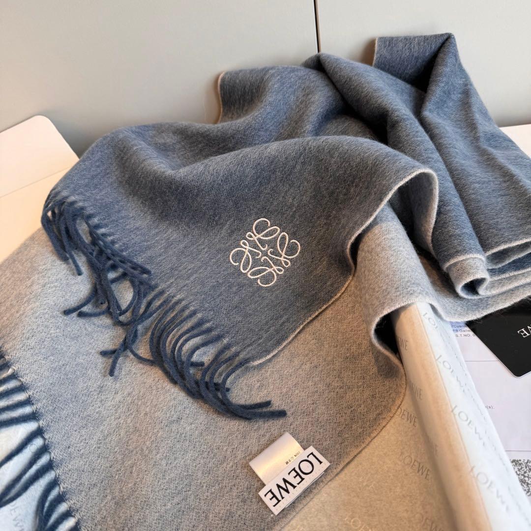 LOEWE グレー系 フリンジ付きマフラー