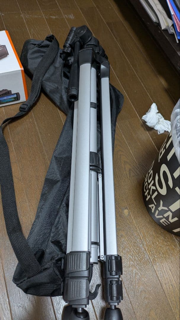 HDR-CX680　SONY HDYCAM グレー　三脚、バック付き　ほぼ新品