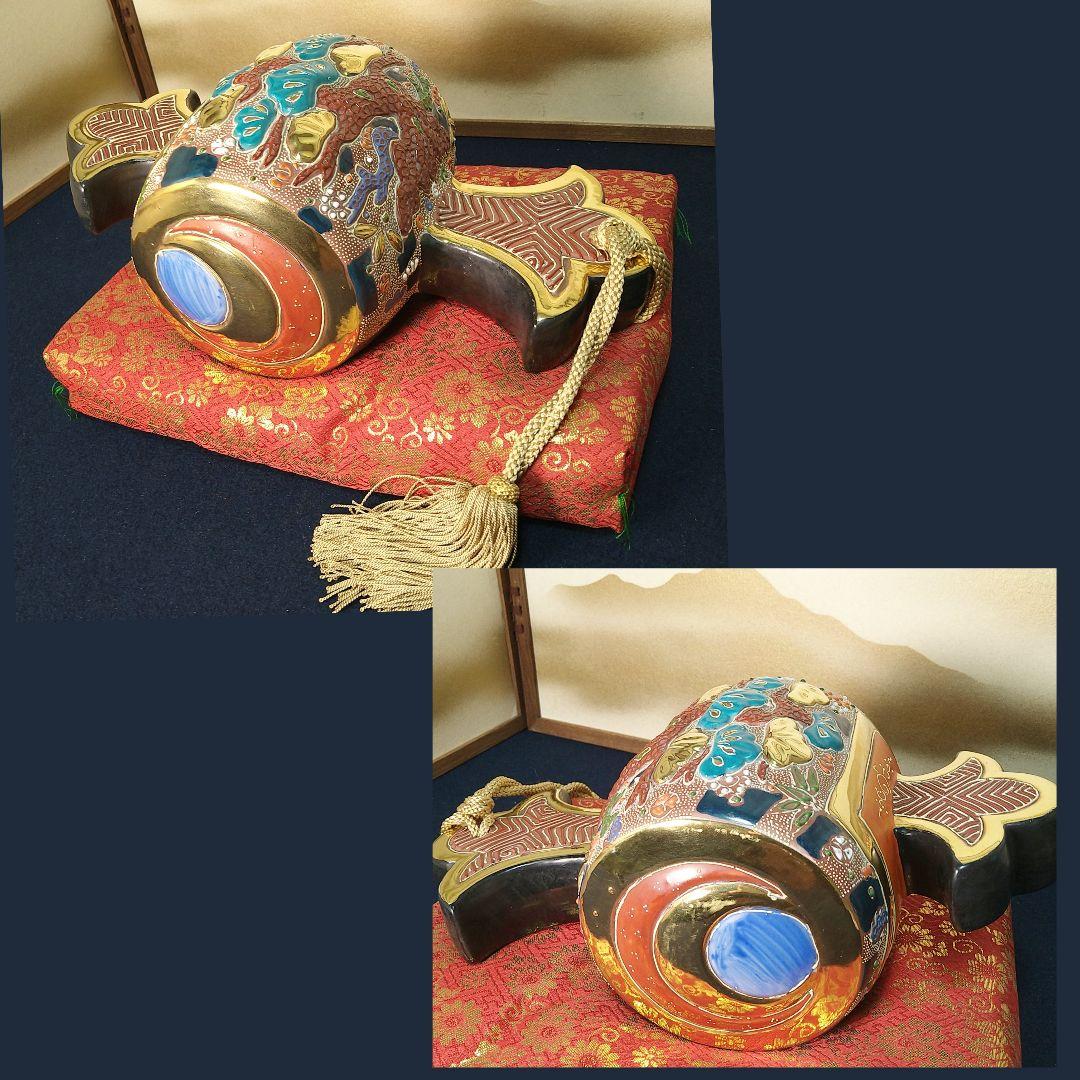 AJ32 九谷焼 打出の小槌 八幡窯 座布団付 松縁起図 飾り物 置物