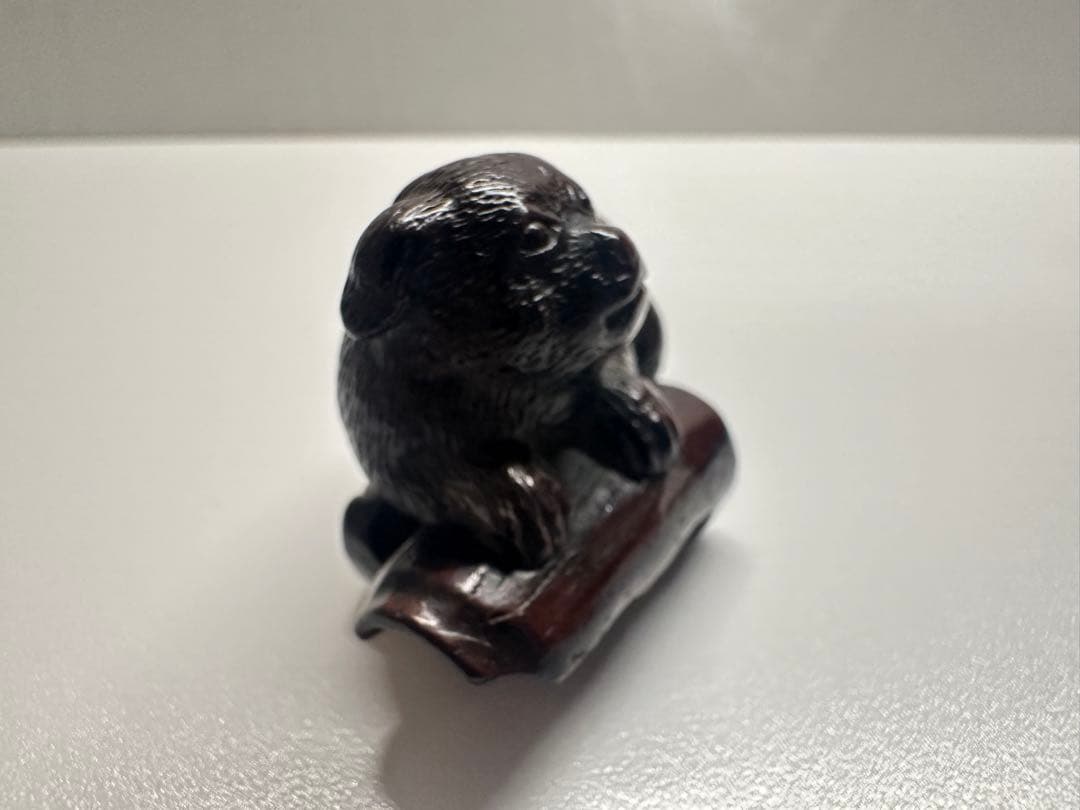根付(netsuke) 犬の根付　寛山作　江戸時代　木製