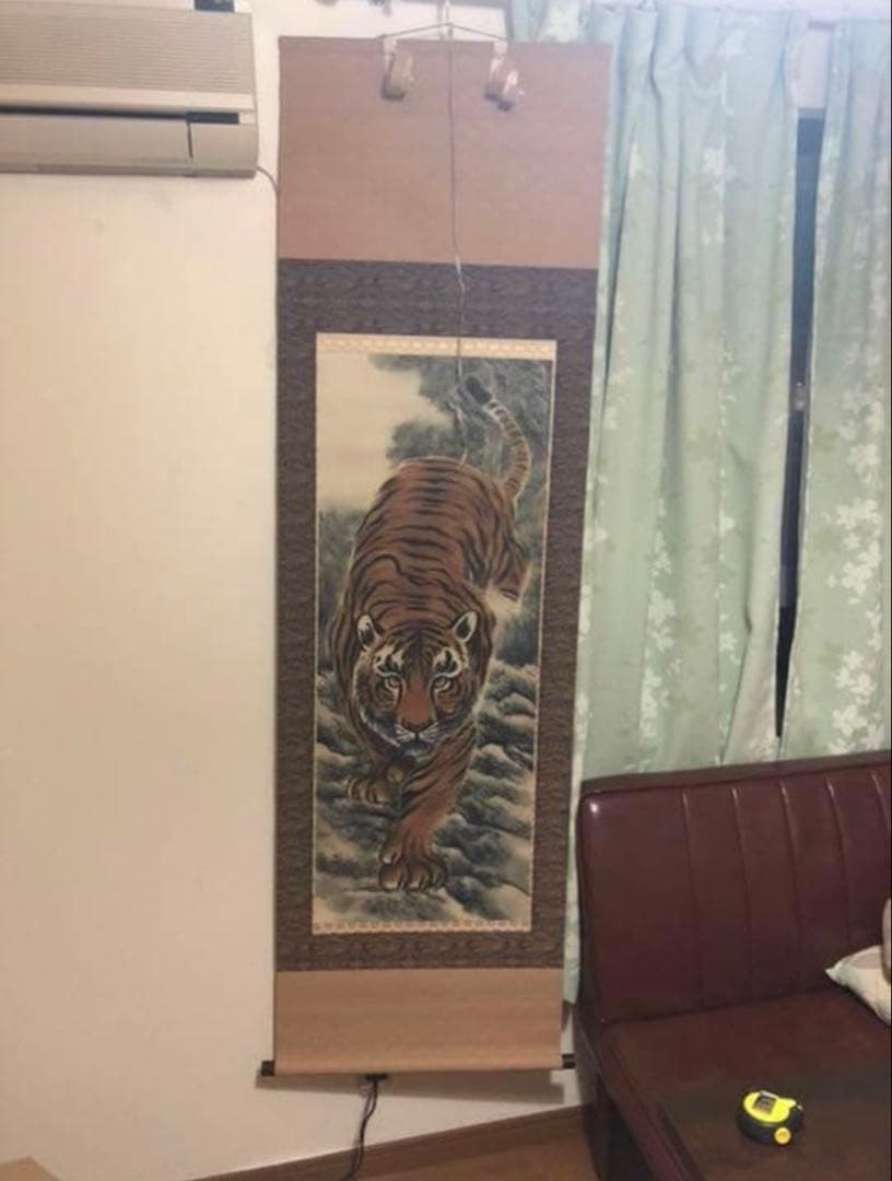 ⑧「猛虎の図」佐藤正玉作　掛軸　虎