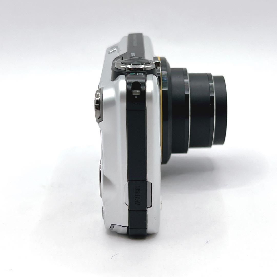 【極美品】 CASIO EX-FC100 コンパクトデジタルカメラ　シルバー