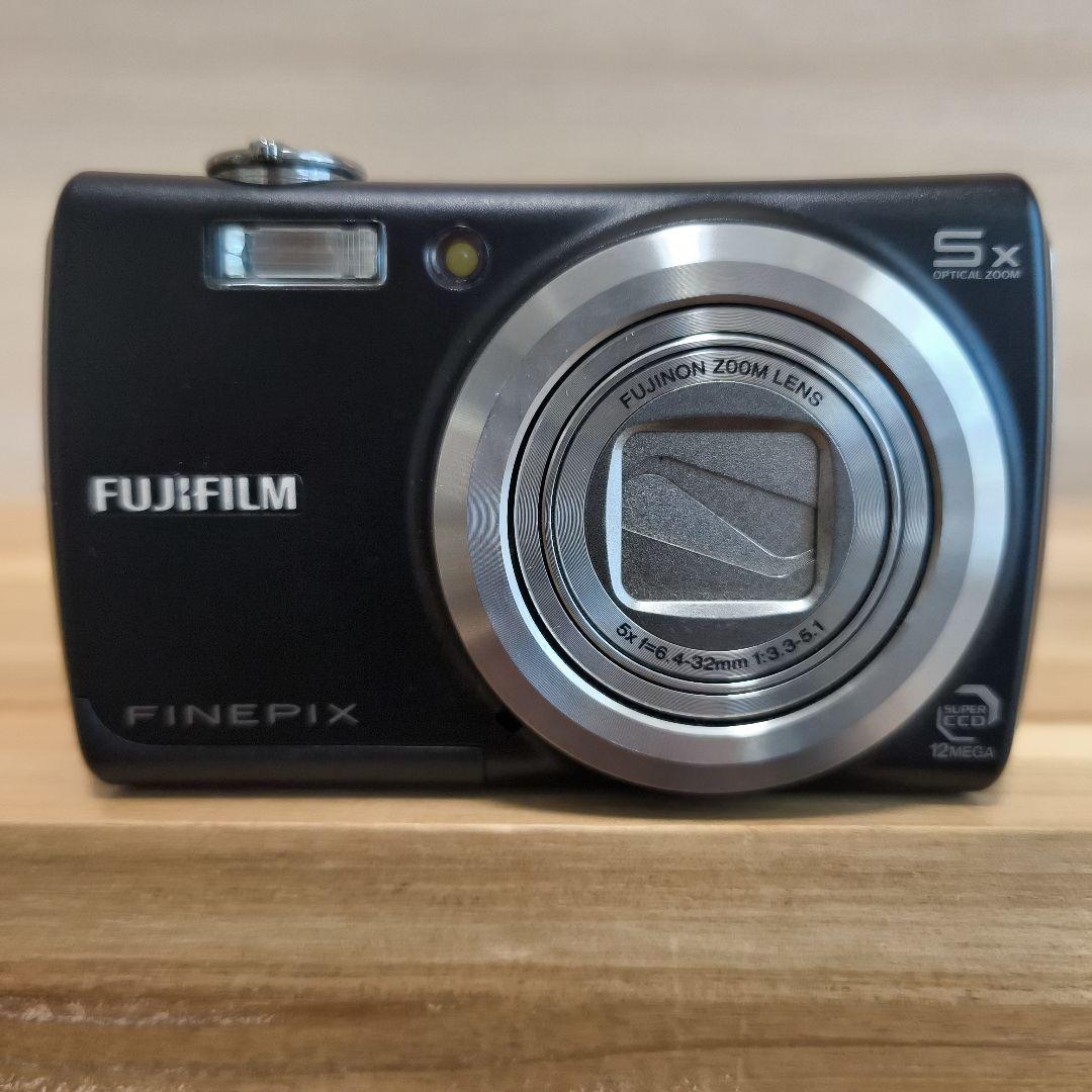 良品　FUJIFILM FINEPIX F100 fd コンパクトデジタルカメラ