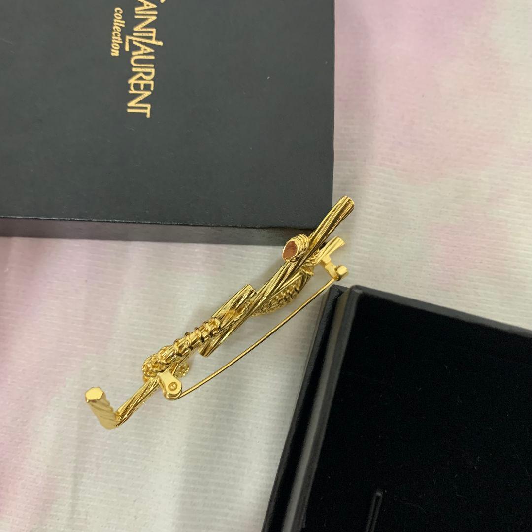イヴサンローラン ゴールド バッジ ピン ブローチ