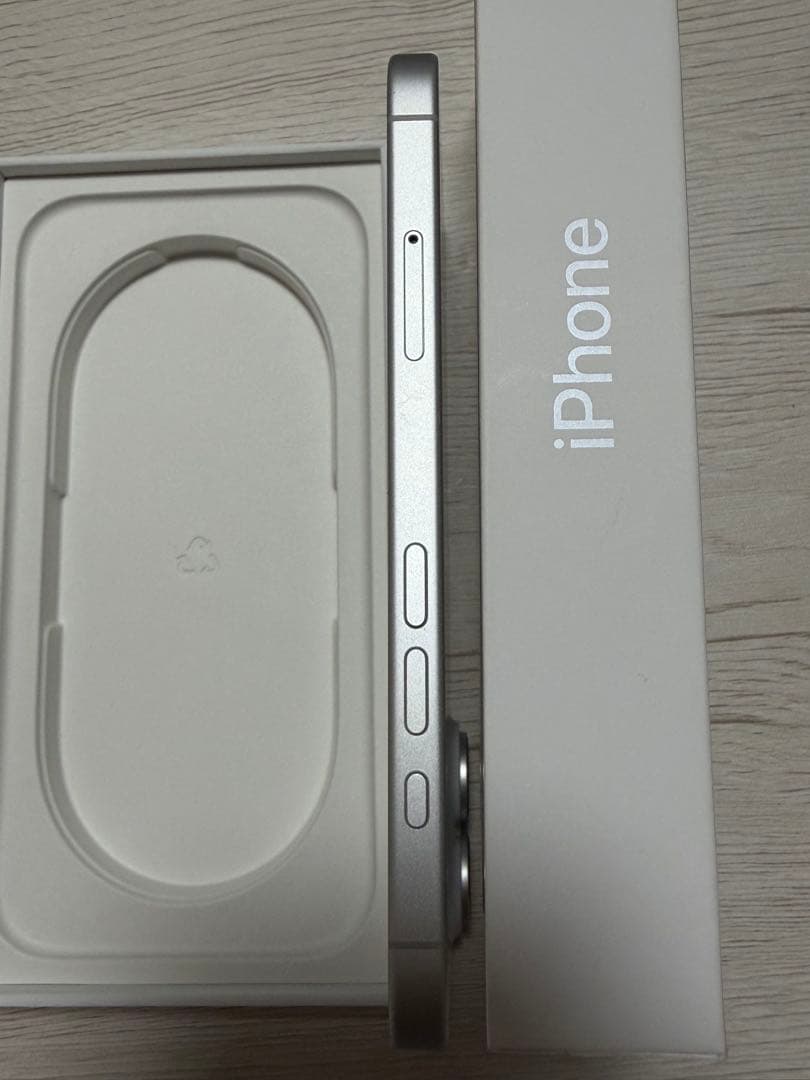 【傷なし美品】iPhone16 128GB ホワイト SIMフリー