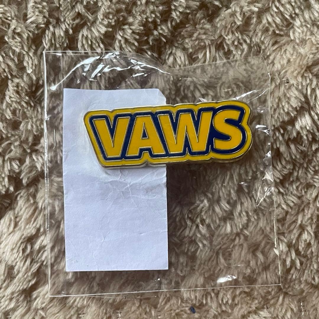 VAUNDY VAWS replica ピンバッジ