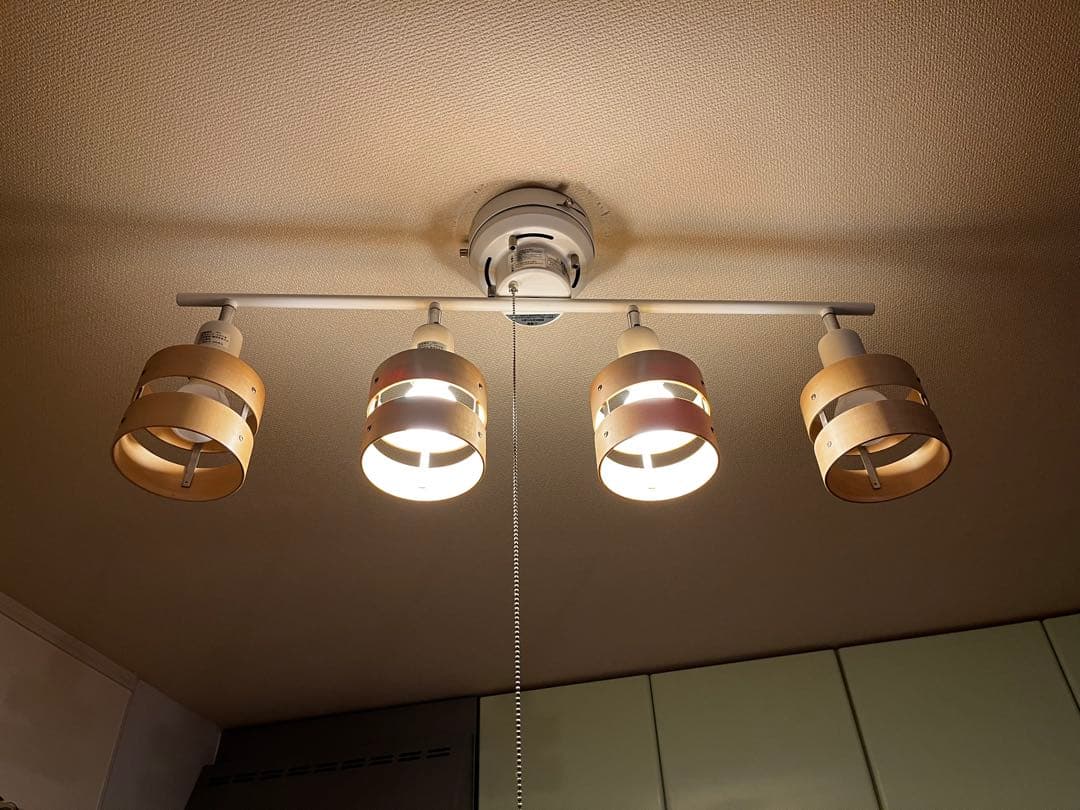 【送料込み・電球付き】モダン4灯シーリングライト ホワイトナチュラル　ニトリ