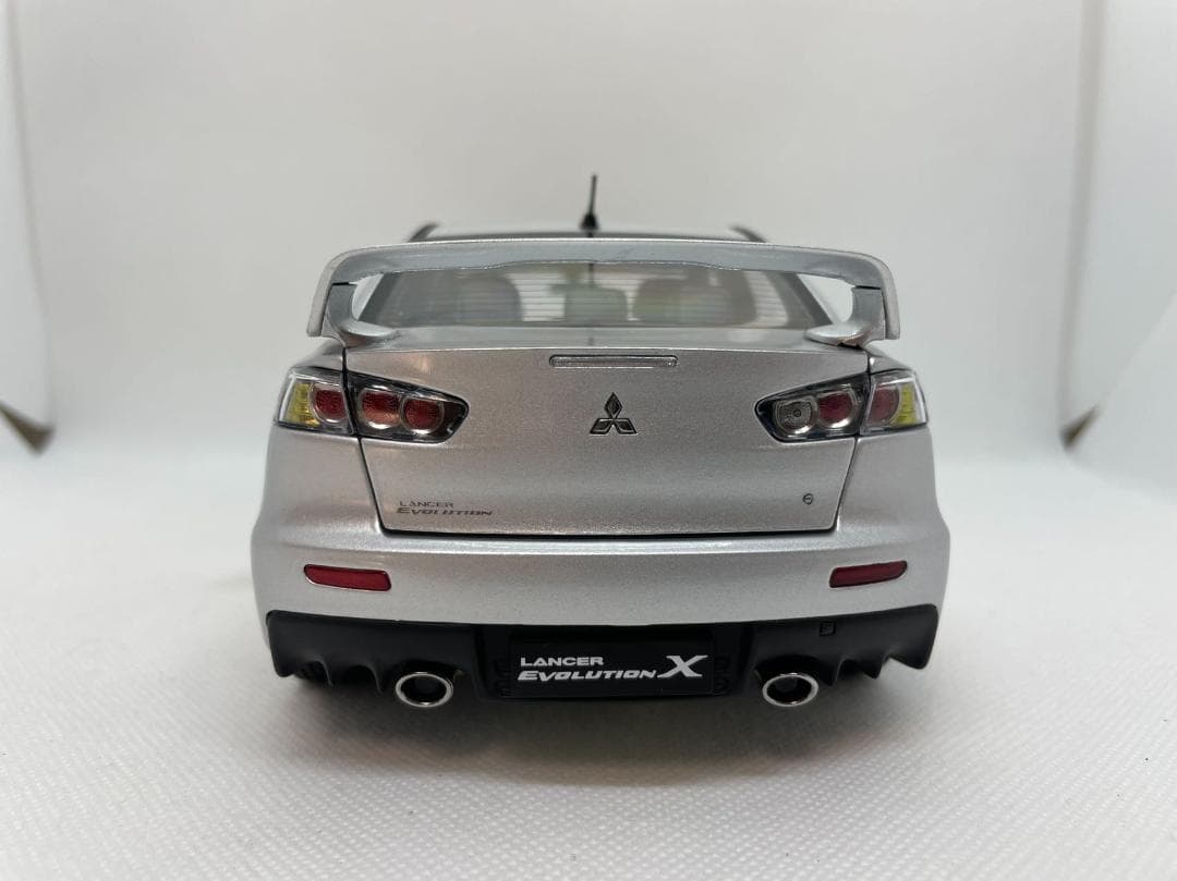 101-108 VIAT MODEL 1/18 三菱 ランサー エボリューション