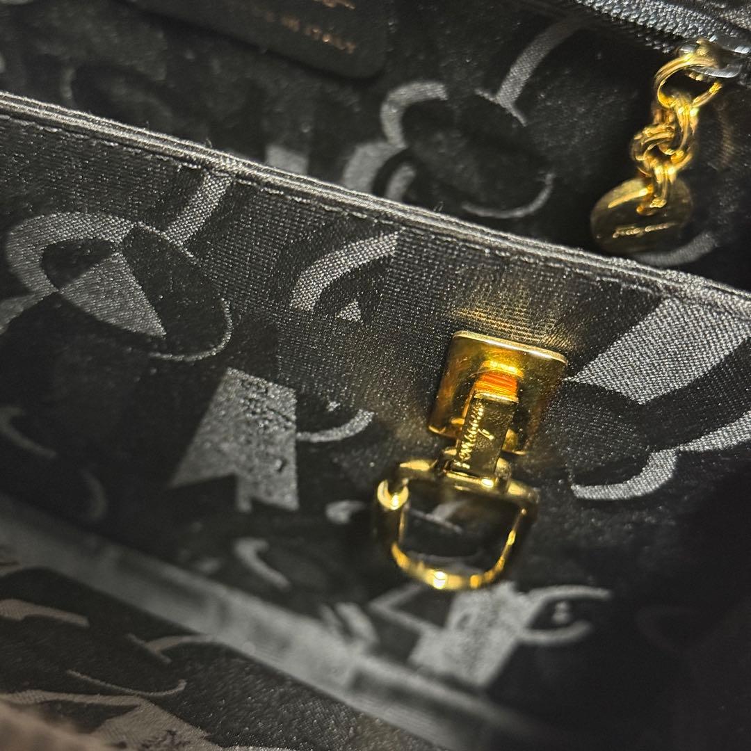 フェラガモ ダブルガンチーニ　ハンドバッグ　ゴールド金具　フォーマル　レザー