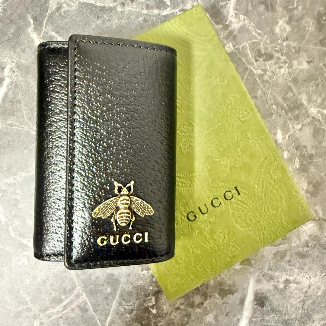 新品未使用 GUCCI ブラックレザーキーケース キーリング 蜂モチーフ
