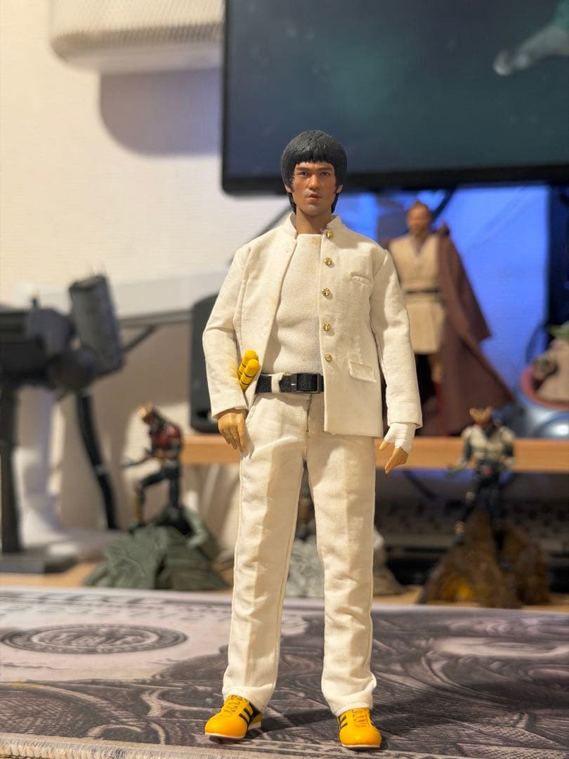 驚異の超高精細 1/12スケールのブルース・リー風カスタムフィギュア