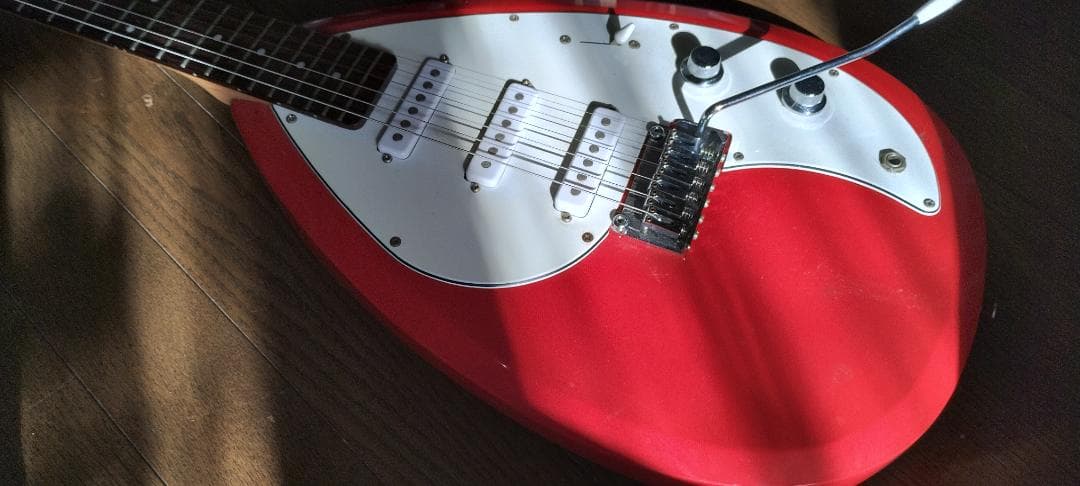 古着屋ポエジー　VOX ティアドロップ型 ボディギター