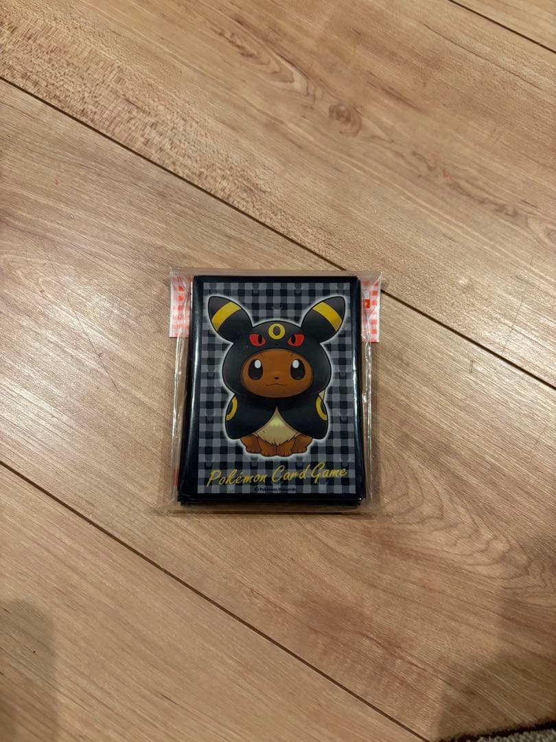 ポンチョを着たイーブイ スリーブ ブラッキー