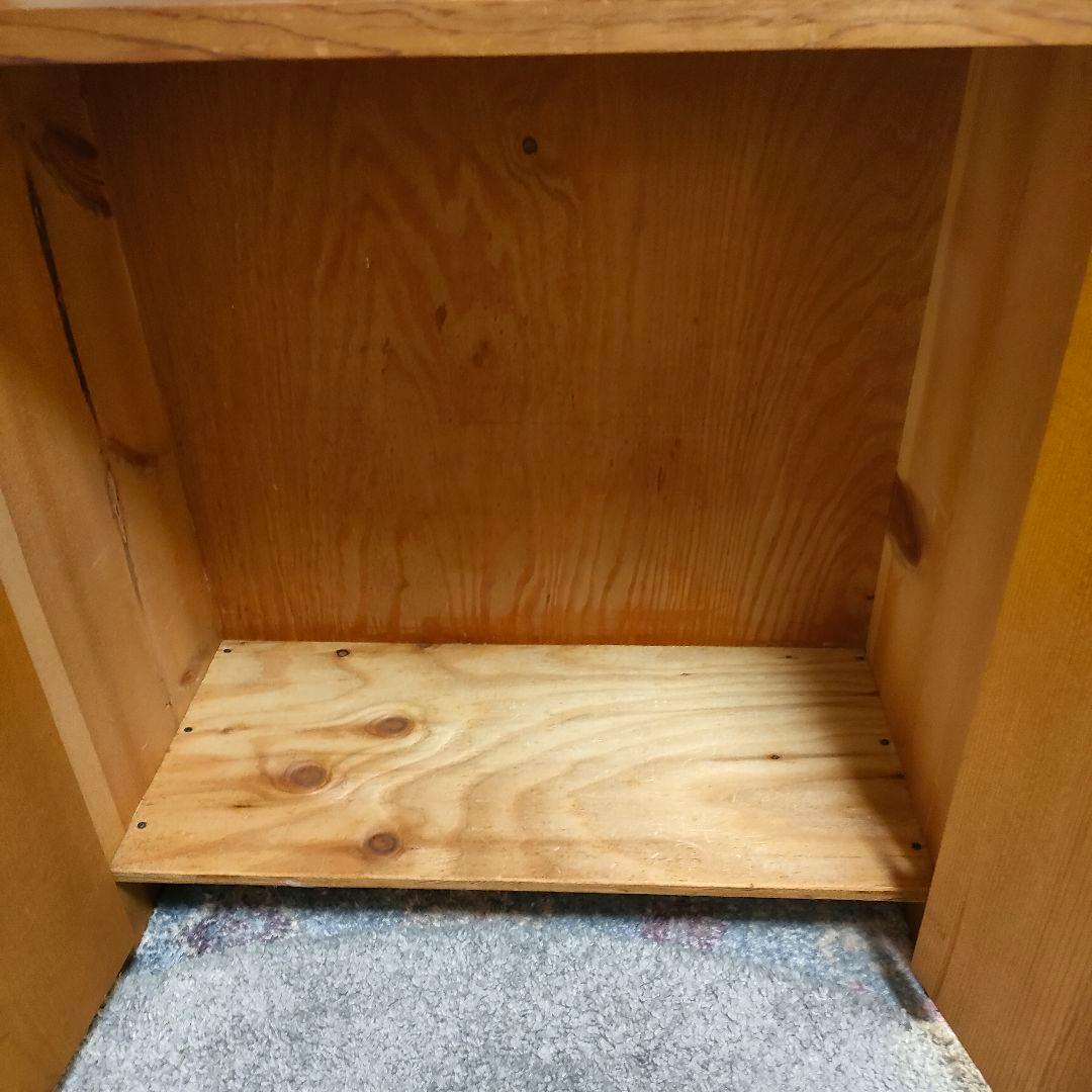 木製 キャビネット 無垢材 ナチュラル家具 回転ラッチ付き カントリー風 収納棚