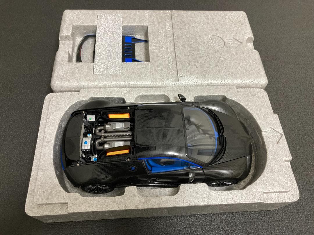 1/18 オートアート ブガッティ ヴェイロン スーパースポーツ カーボン