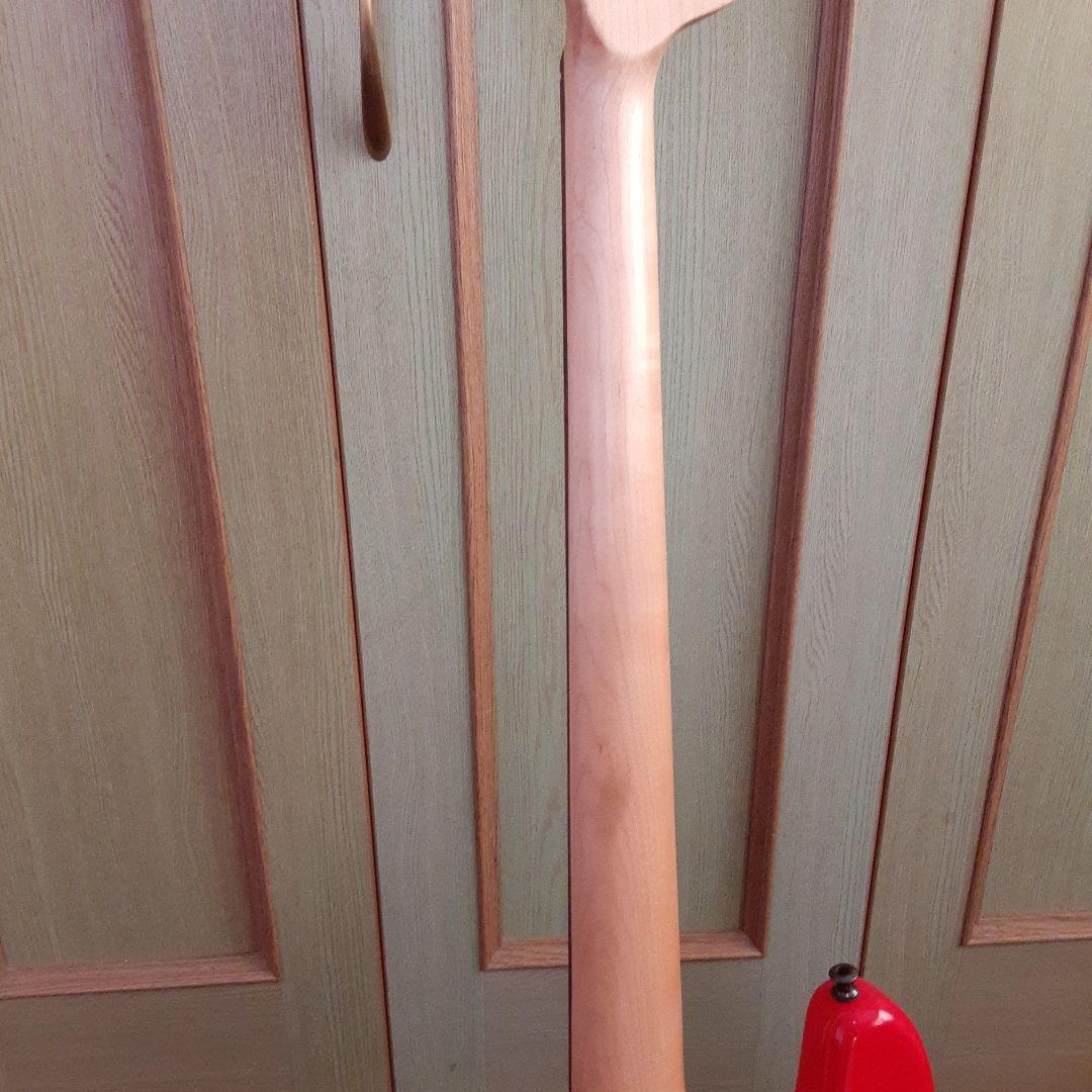 レジェンド　ベースギター　渋いレッド色