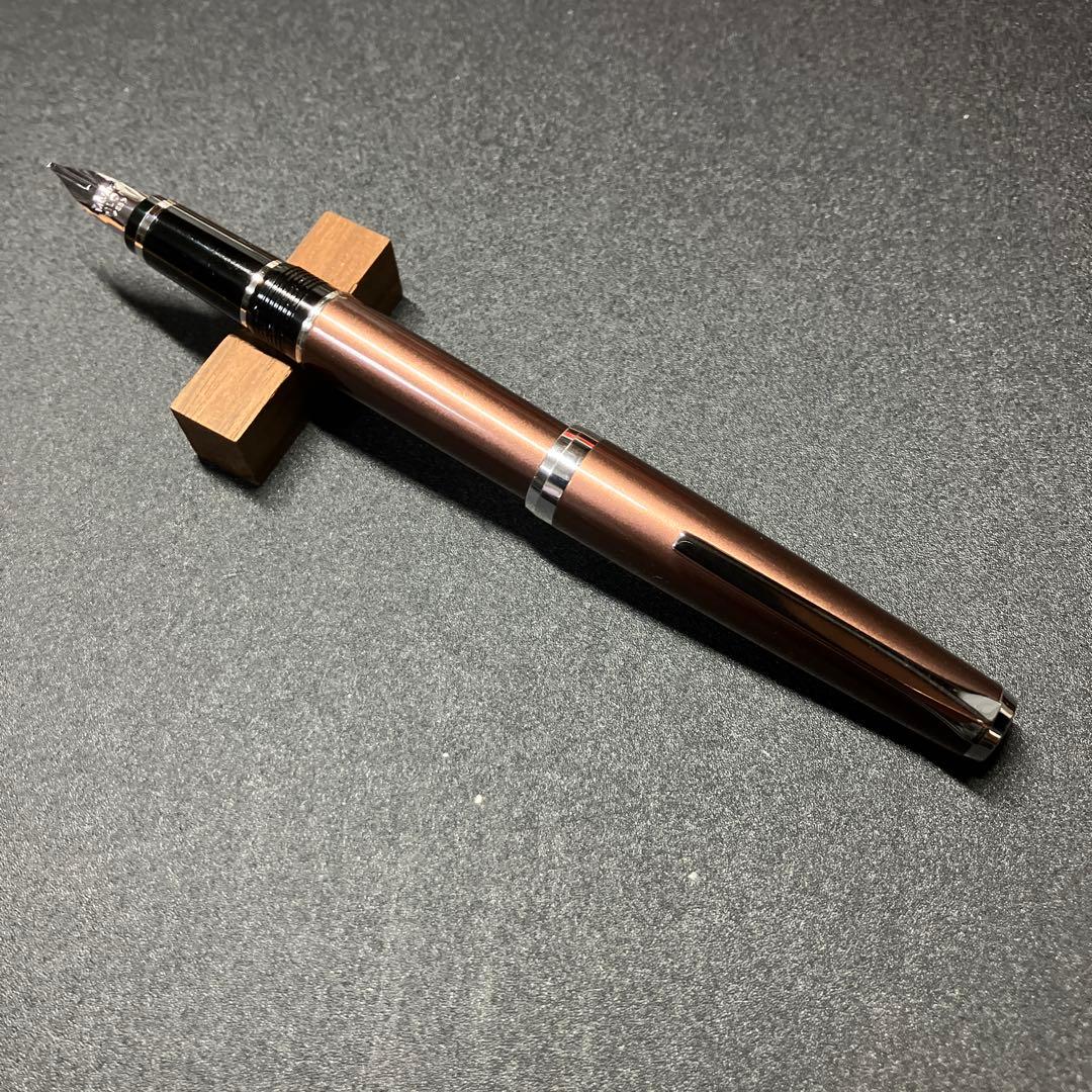 パイロット　万年筆エラボー金属軸SB ソフト太字　ブラウン