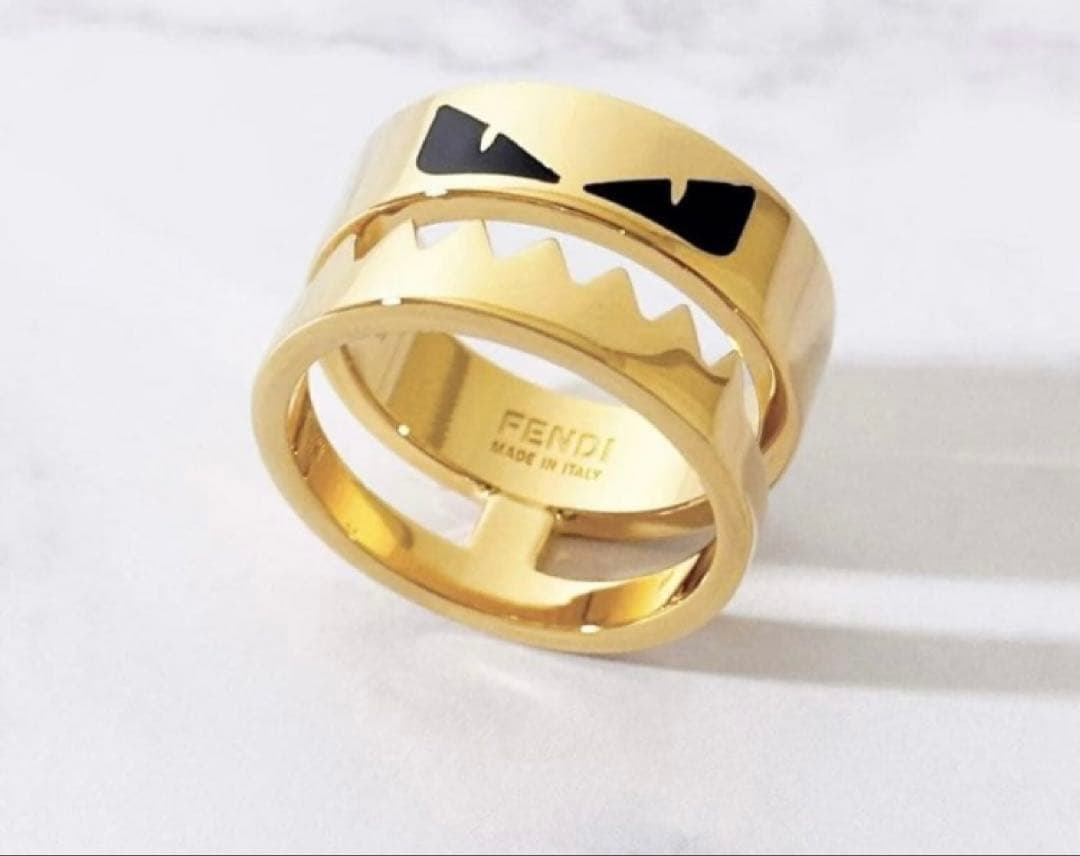 【FENDI】BAG BAGS RING Mサイズ ゴールド×ブラック