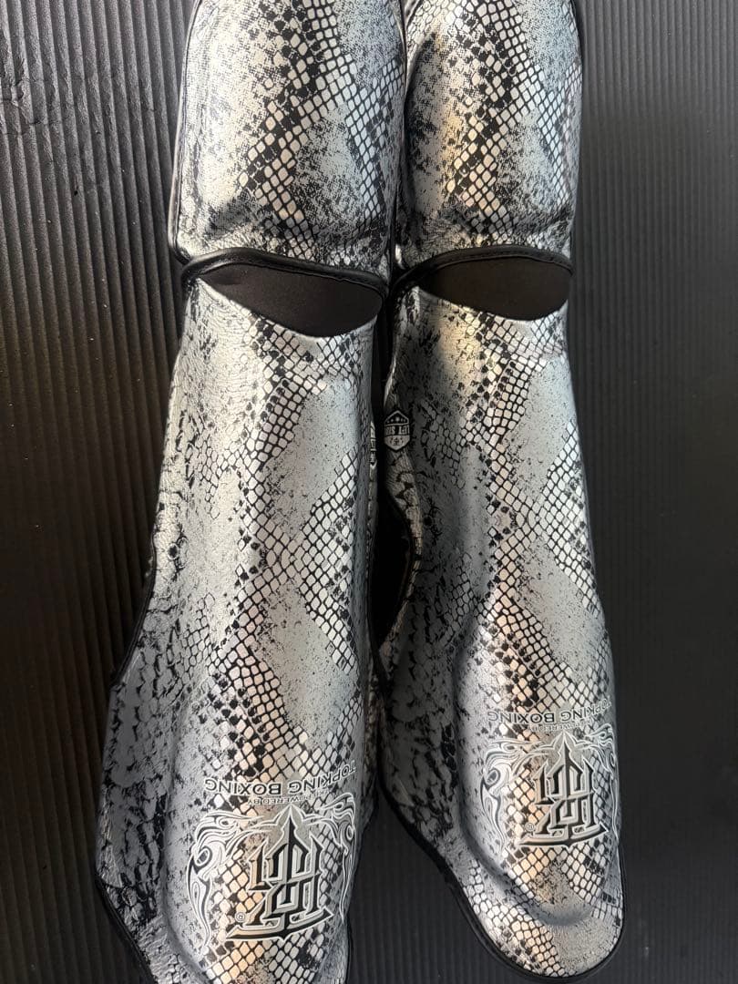 TOPKING ヘビ柄 プロテクターレガース　Sサイズ