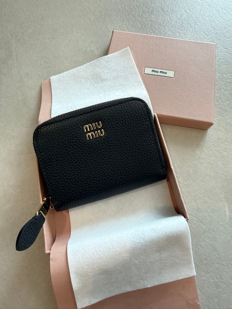 【美品】miu miu 黒 レザー ケース