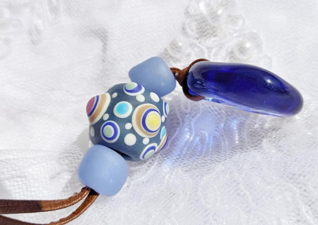 吉田正子トンボ玉（貳拾玖）　皮ひもネックレス　ガラス玉に込めた日本画　和のこころ