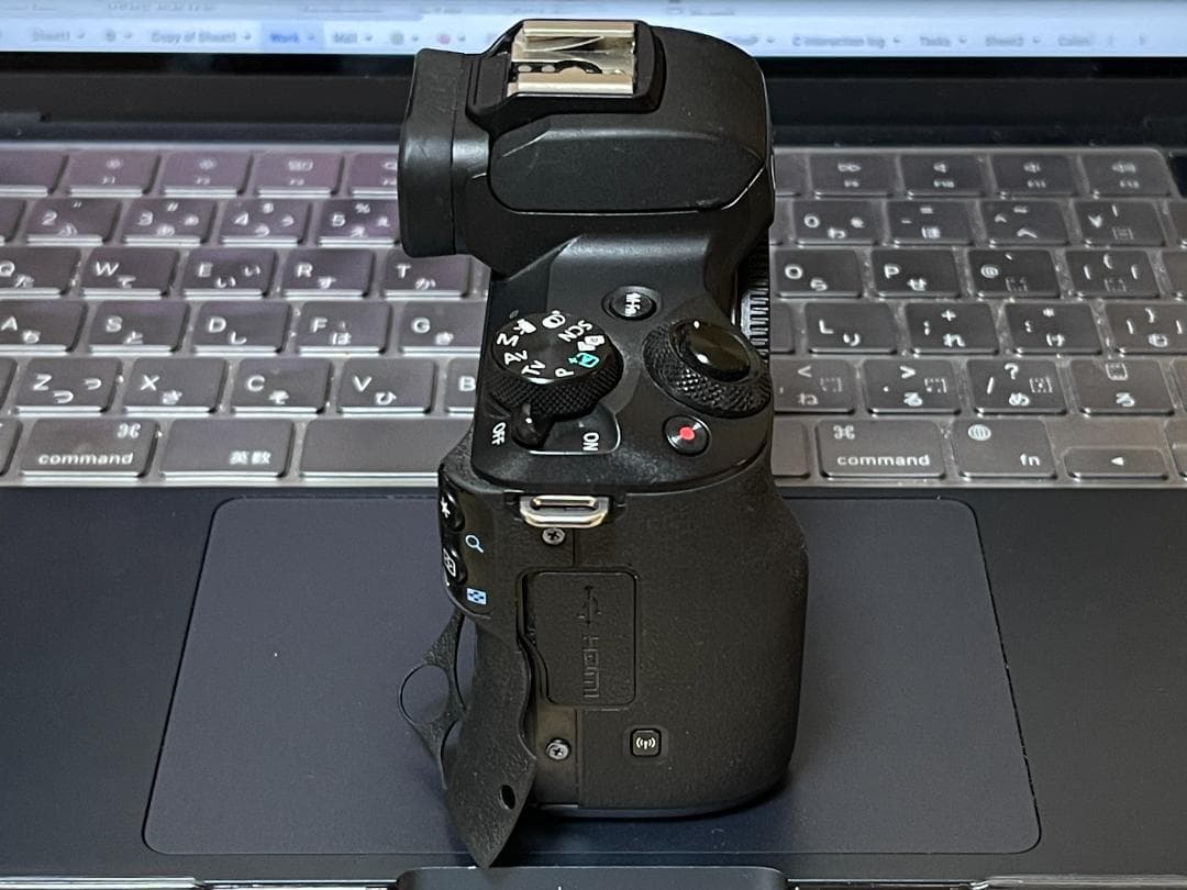 Canon EOS Kiss M（ボディ＋純正箱）単品出品