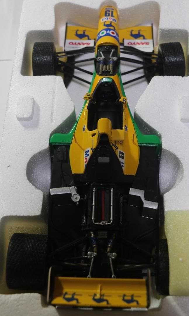 貴重ビックスケール１／1８　ベネトン・フォードＢ１９２　シューマッハコレクション