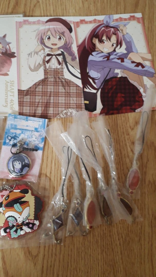 魔法少女まどか☆マギカ　まどマギ　マギレコ　ストラップ　アクスタ　缶バッジ