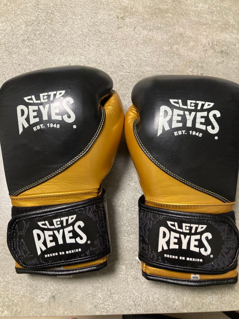 REYES ボクシンググローブ 黒/金 14oz
