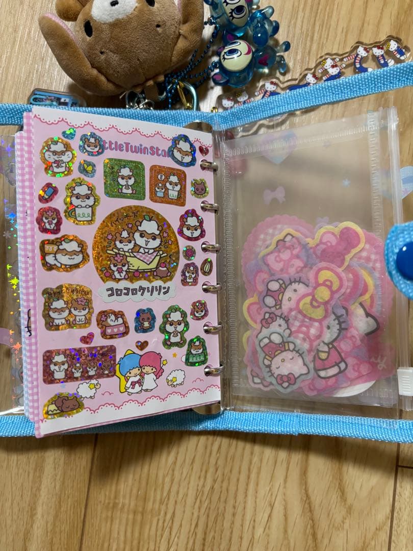 シール帳完成品　サンリオ　ボンドロ リラックマ ディズニー たまごっち