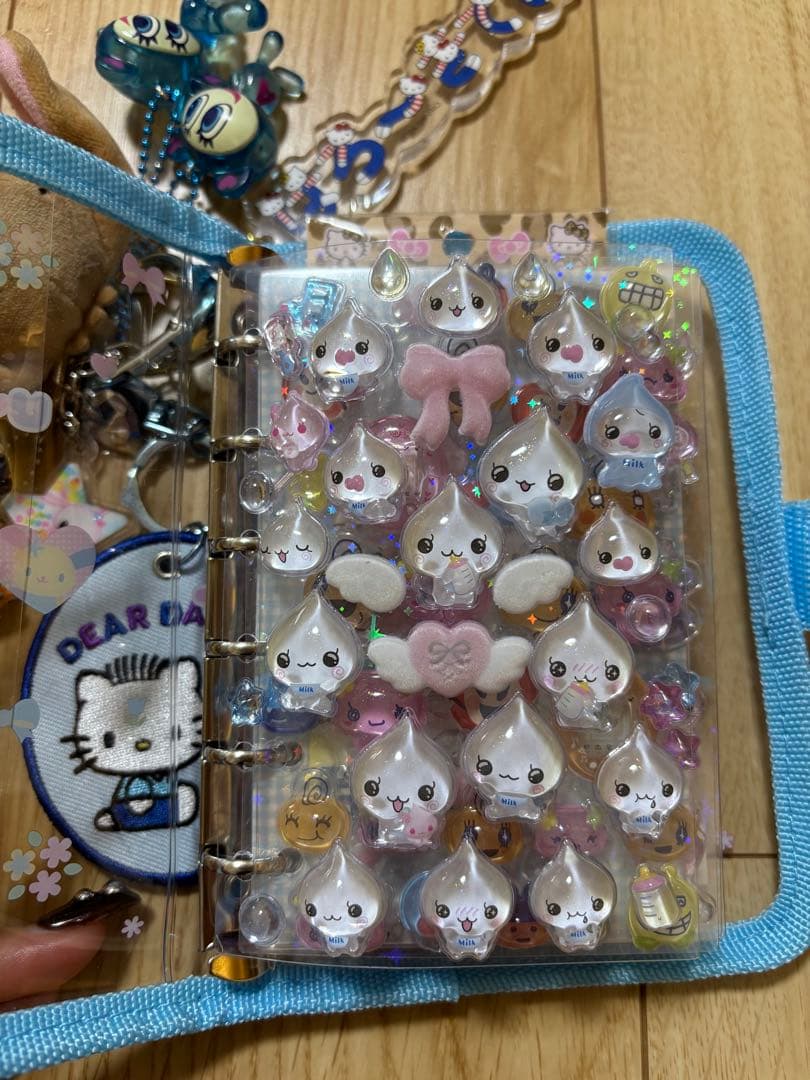 シール帳完成品　サンリオ　ボンドロ リラックマ ディズニー たまごっち