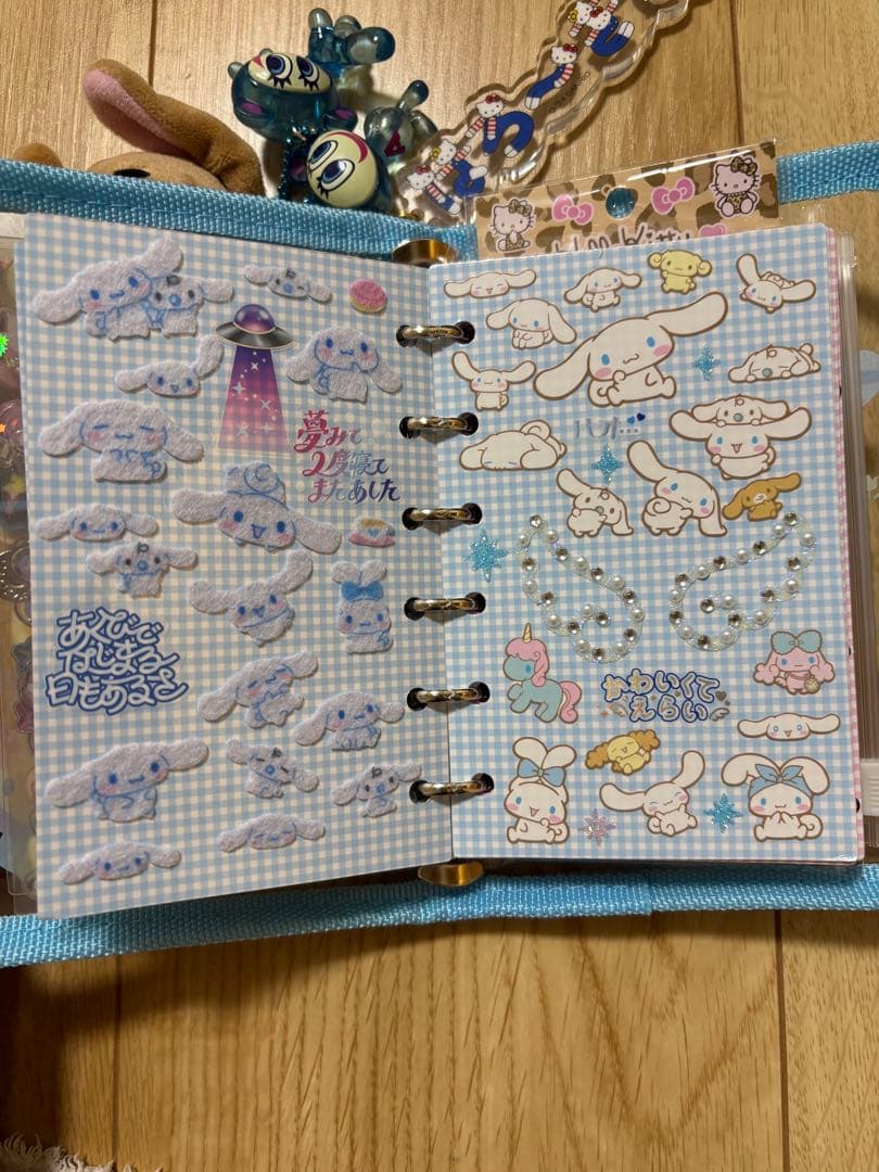 シール帳完成品　サンリオ　ボンドロ リラックマ ディズニー たまごっち