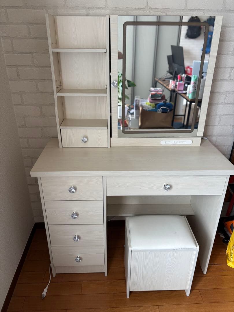 【美品】ホワイト ドレッサー 三色光LEDライト コンセントあり