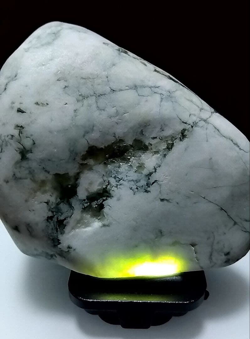 ★翡翠原石★糸魚川転石硬玉【姫川・川ズレ磨き石555ｇ】