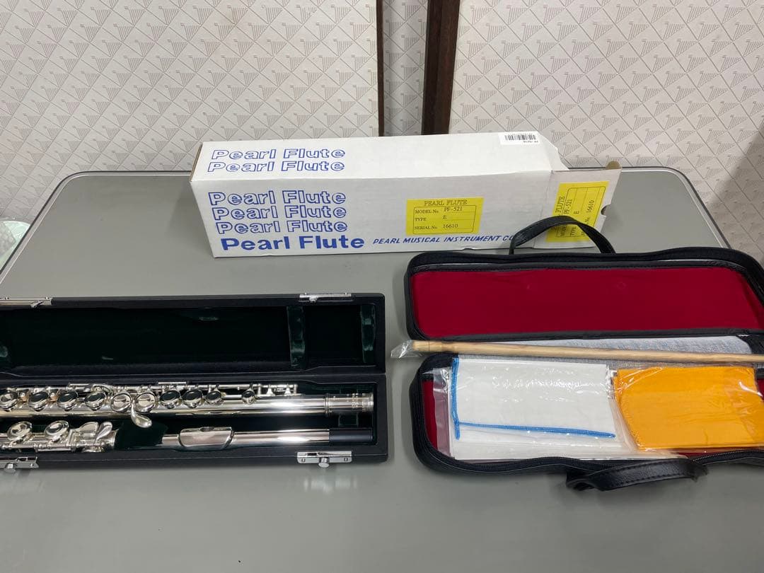 シルバー フルート　Pearl 16キー ケース付き