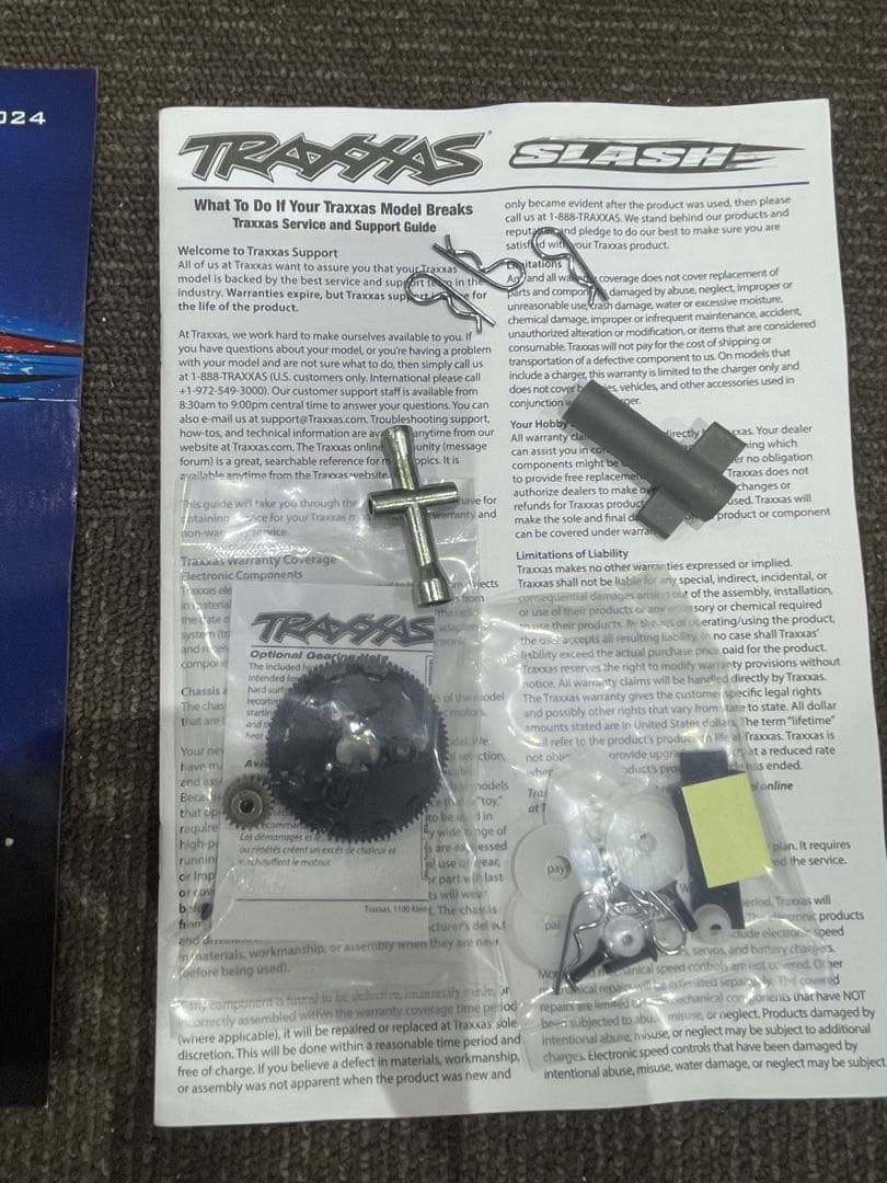 traxxas shlash 送料込みにしたのでお値段上がりました