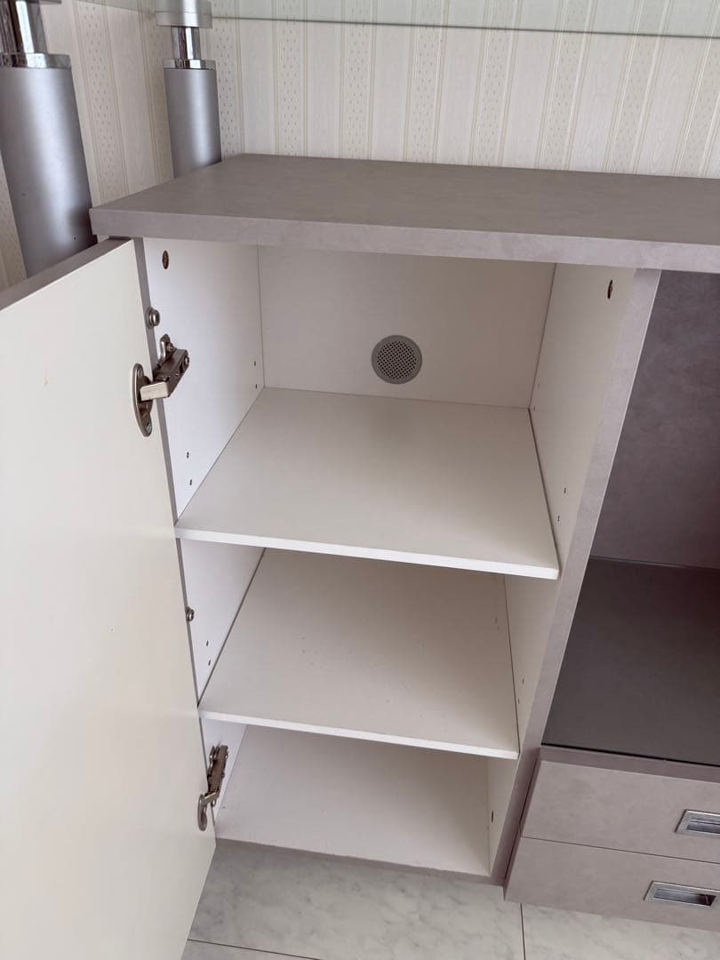 グレーキャビネット モダンデザイン