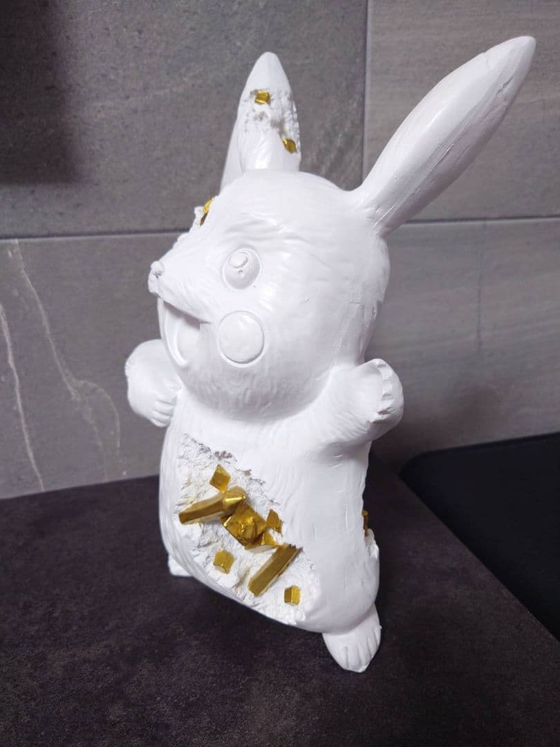 Kダニエルアーシャム　ピカチュウ　フィギュア　クリスタルゴールドカラー