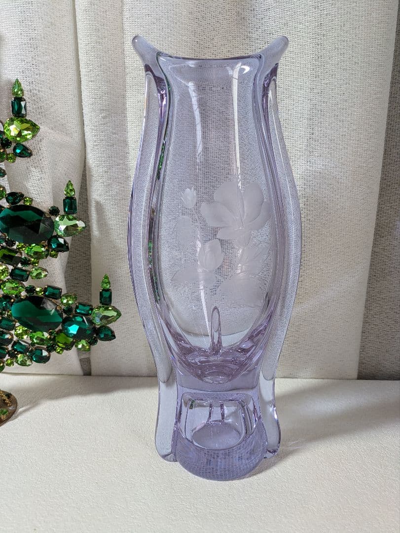 薄紫色の花瓶 　アレキサンドライト　サインアリ　変色ガラス　28cm お値下げ中