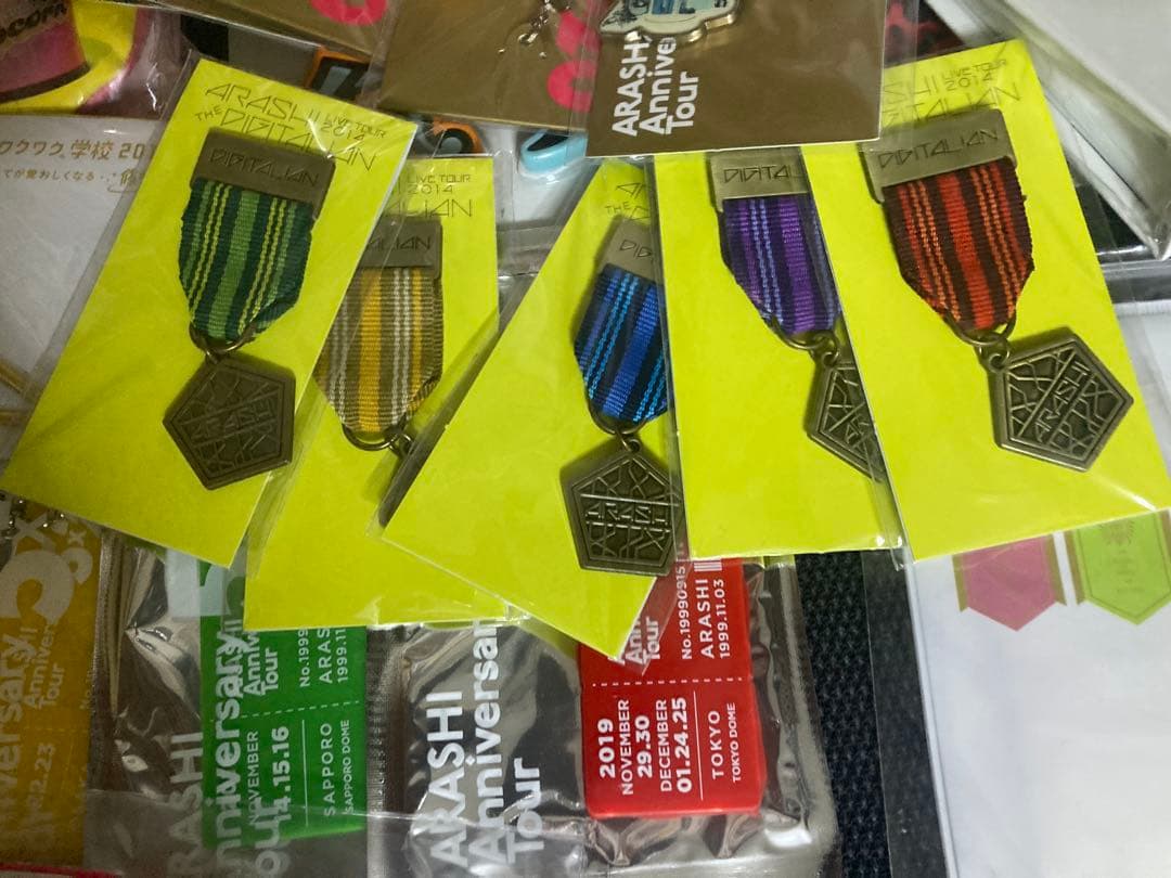 嵐グッズ　ワクワク　ストラップ　ピンバッジ　チャーム　アラフェス　5×20まとめ