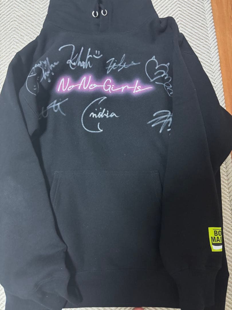非売品　HANA✖︎ボディメンテコラボパーカー　直筆サイン入り