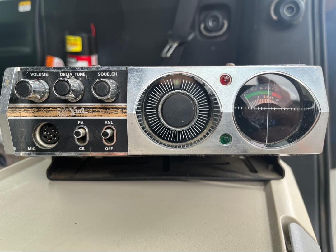 当時のレトロ無線機 受信機 多機能モデル