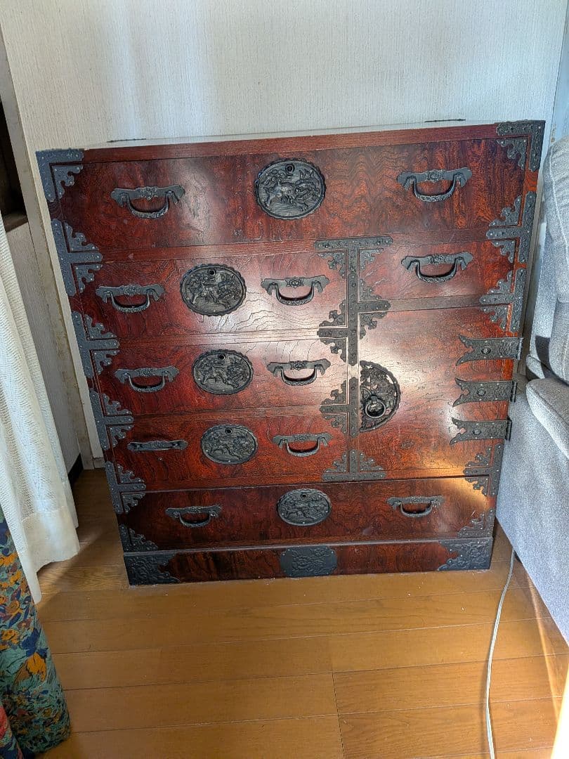 伝統的な日本の木製箪笥　民芸家具 送料込み、