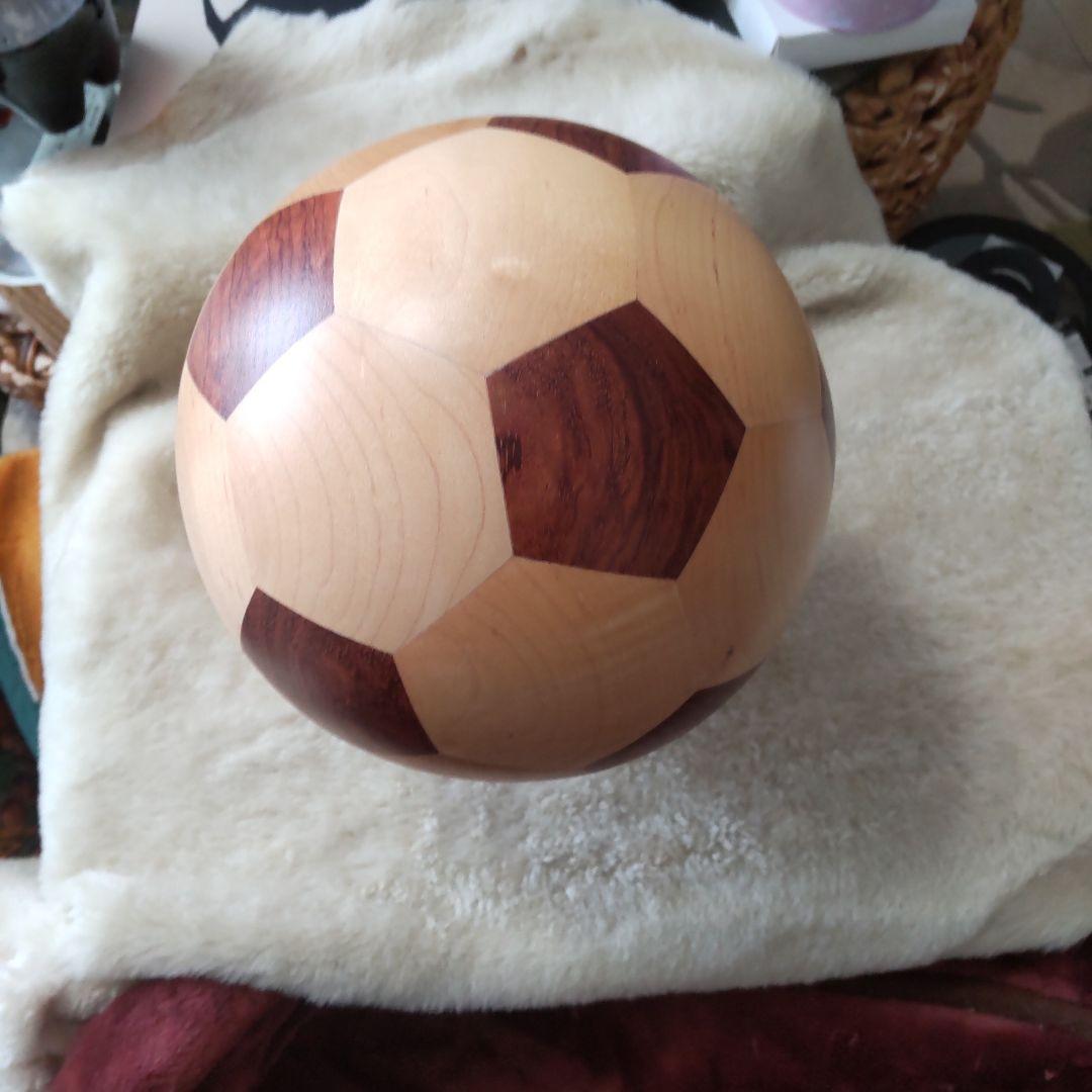 最終値下げ　サッカー　新品未使用　極美品✨木で作られたサッカーボール