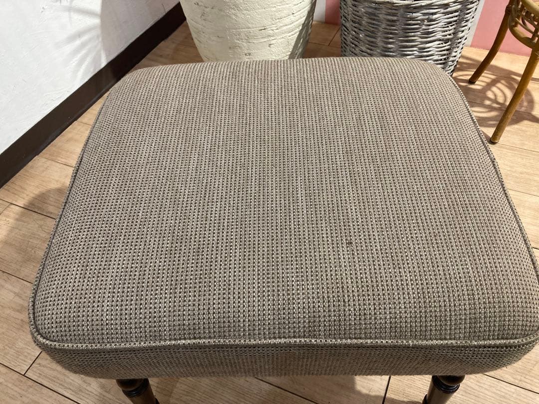 カリモク家具　オットマン　スツール