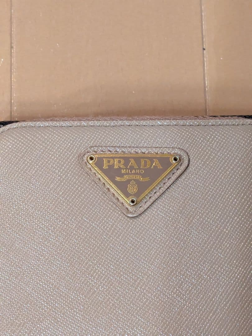 PRADA サフィアーノレザー ケース