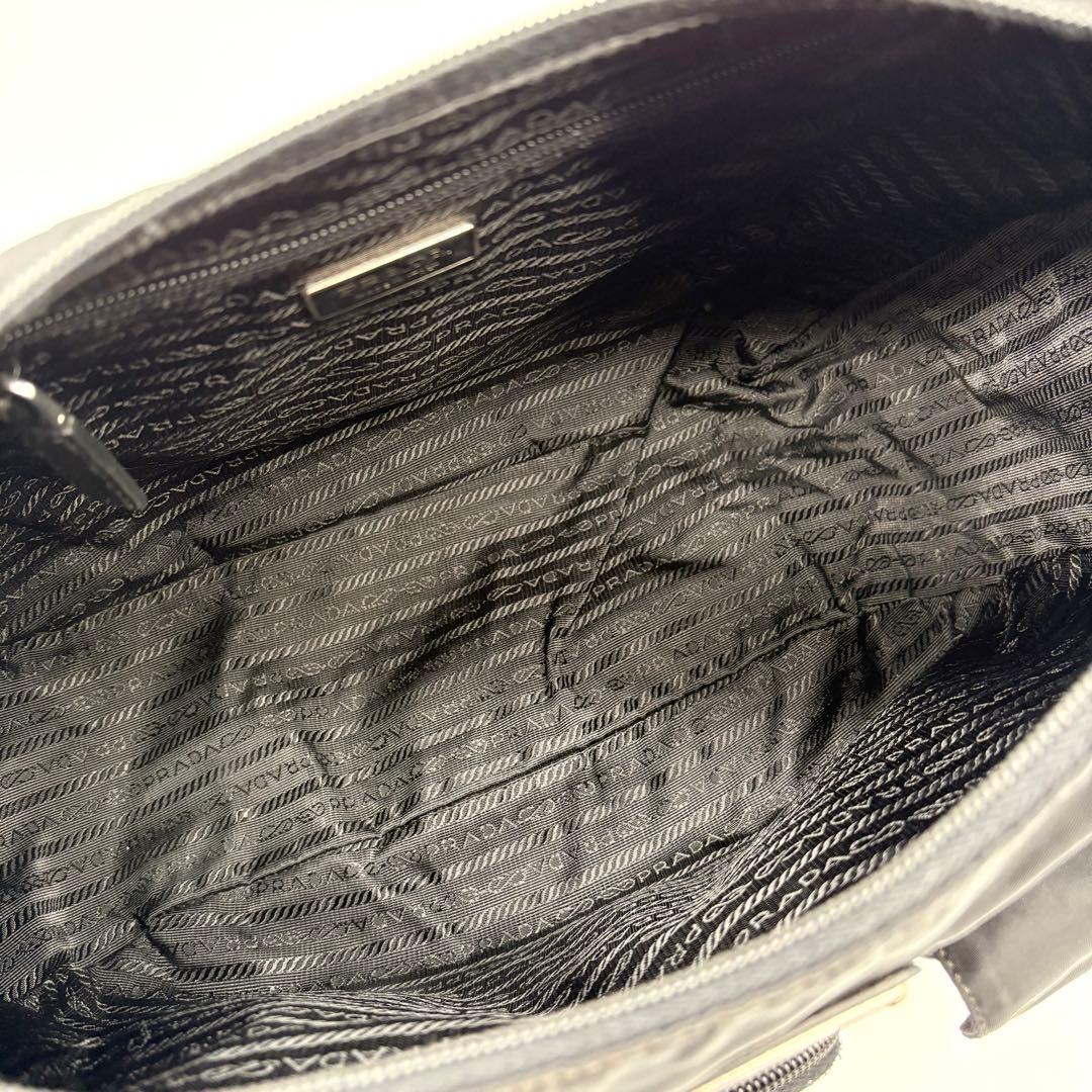 【極美品】プラダ ショルダーバッグ 三角ロゴ ナイロン 黒 BT0523