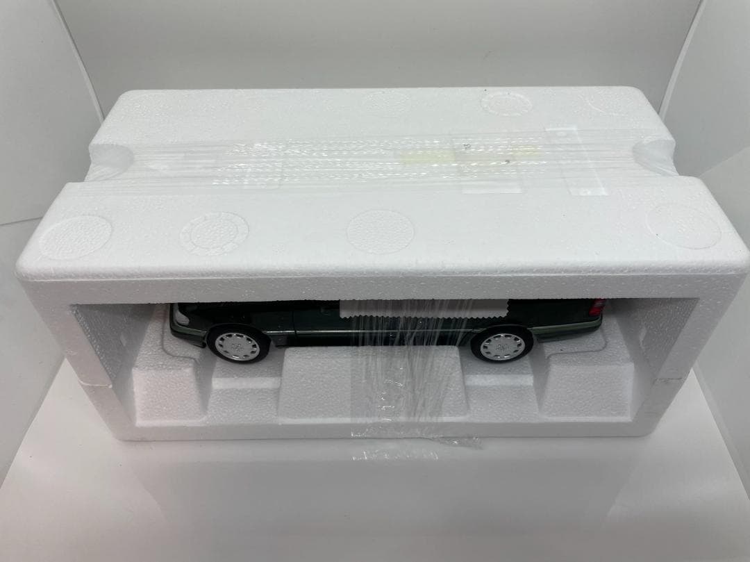 304-038 ノレブ 1/18 メルセデスベンツ C-Class 1993
